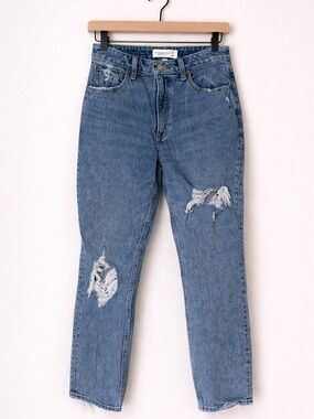 Abercrombie Curve Love High Rise Mom Jeans Distressed Medium Wash 26